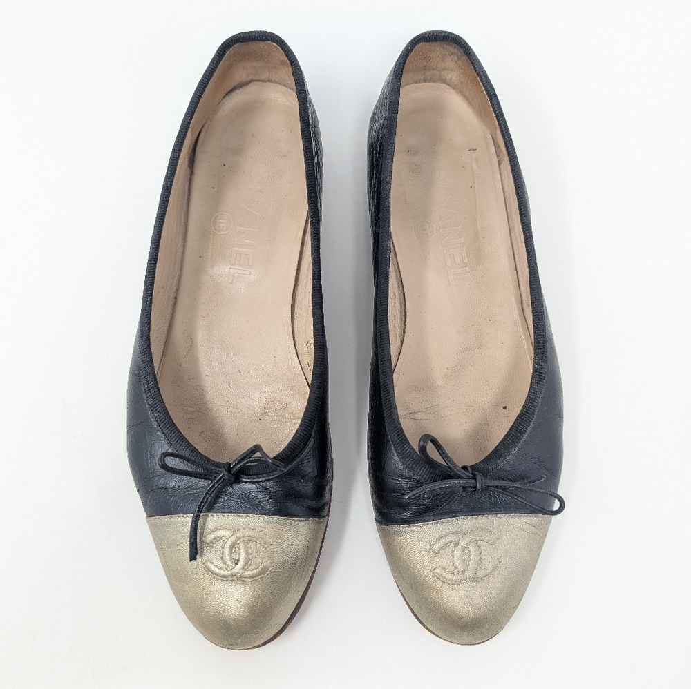 Chanel Black Gold CC Ballet Flats Cap Toe Size 37.5 Leather Monogram - Picture 3 of 13